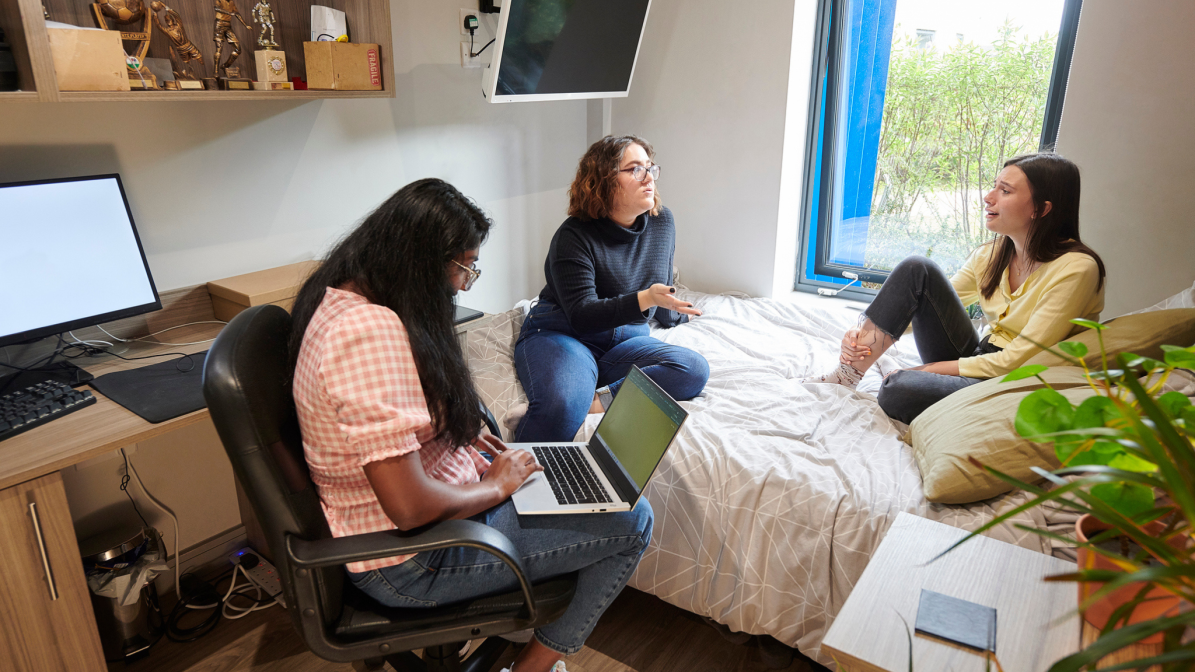 web-accommodation-image-box-4-2048-1361-080824.png A group of three students sat talking in a bedroom.