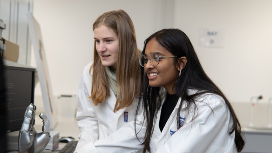 Biomedical science students in lab
